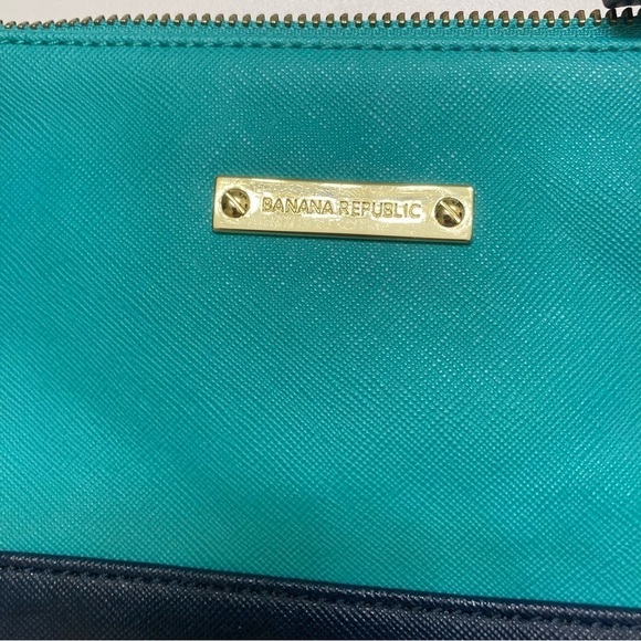 Banana Republic Colorblock Wristlet Aqua/Navy Golden Hardware Faux Leather 5” - Picture 4 of 12